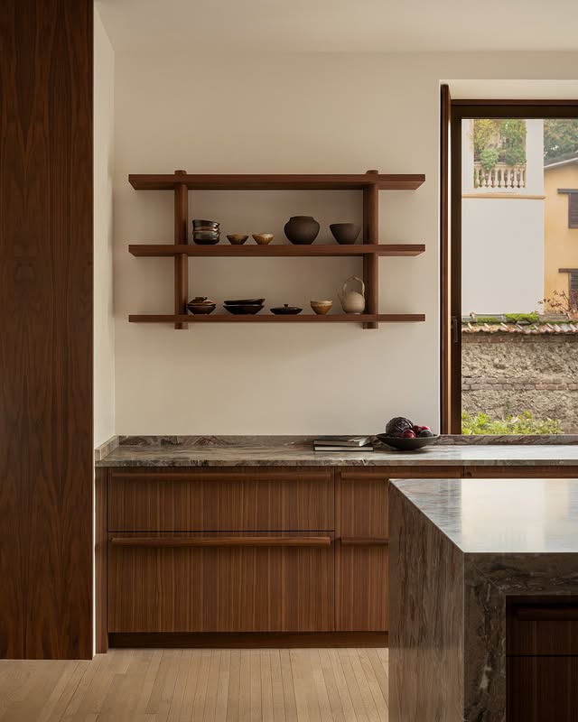 Hyllsystem i valnöt